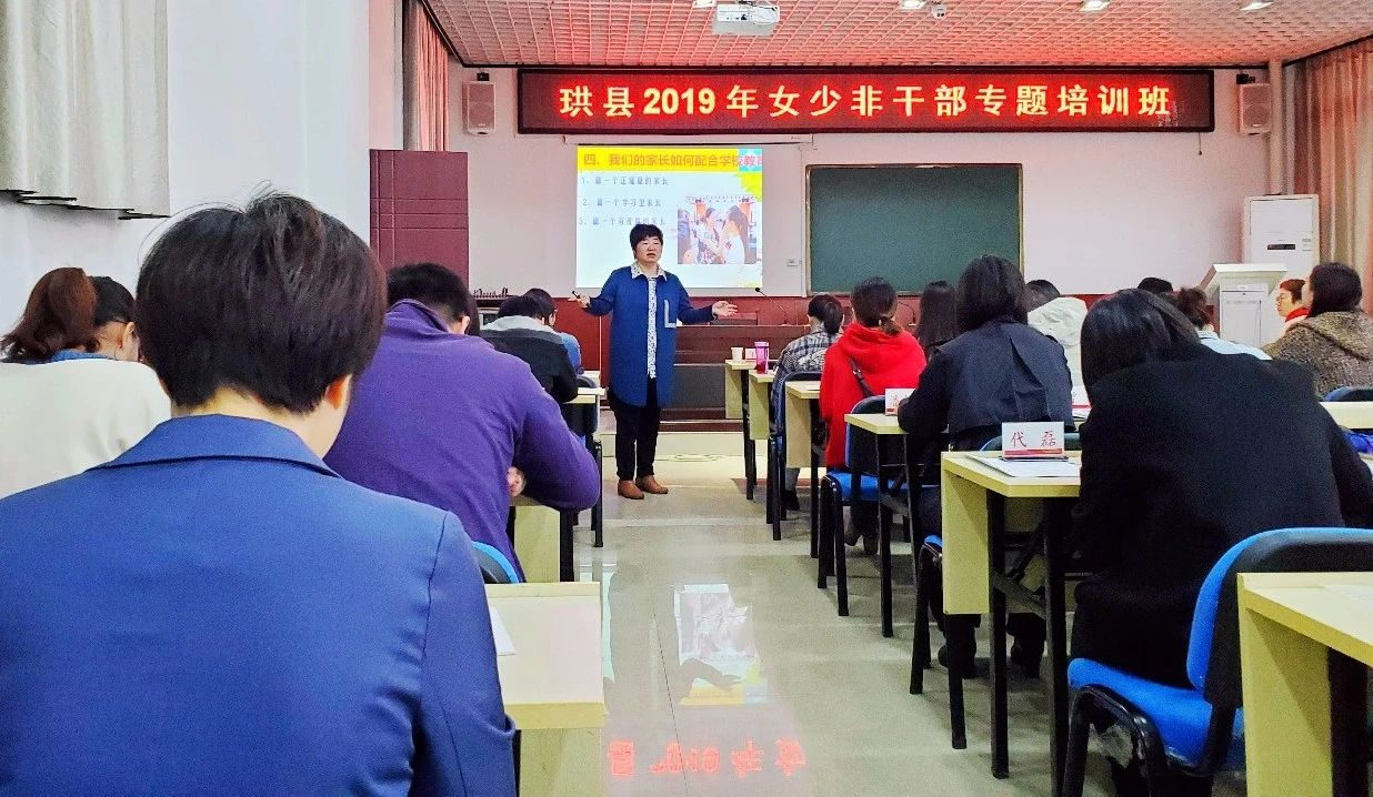 成都七中實驗學(xué)校高中一年的學(xué)費是多少？
