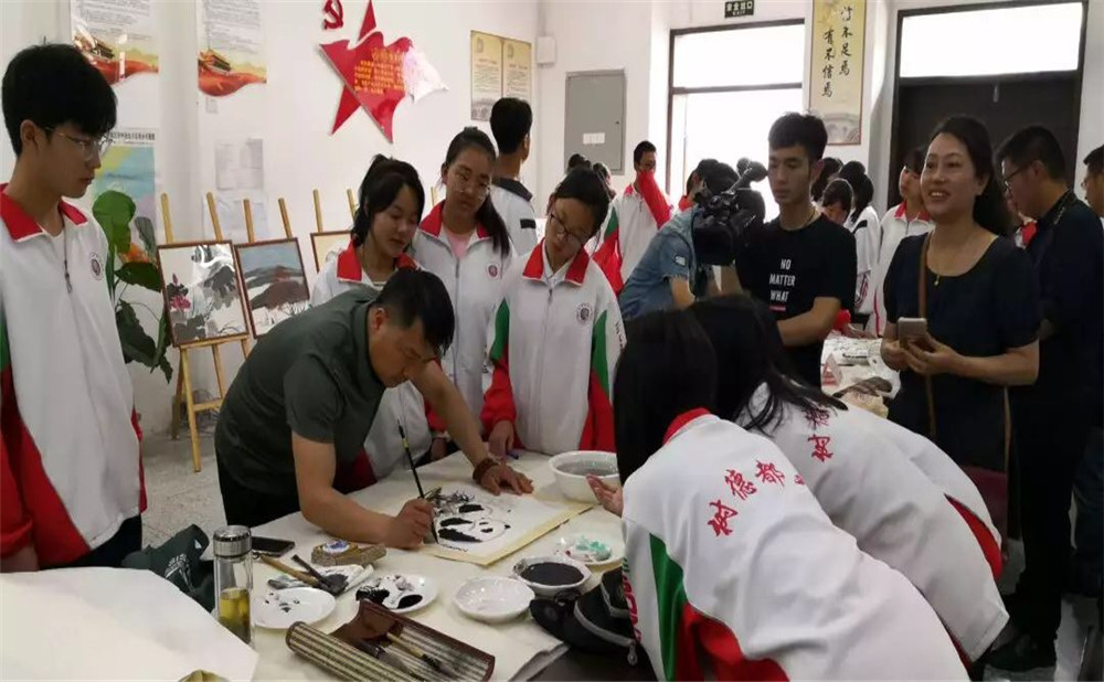 2020年都江堰外國(guó)語(yǔ)實(shí)驗(yàn)學(xué)校計(jì)劃招多少人？