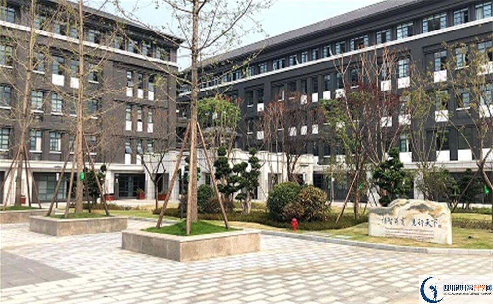 2020年成都二十中初升高的學(xué)費(fèi)是多少錢？