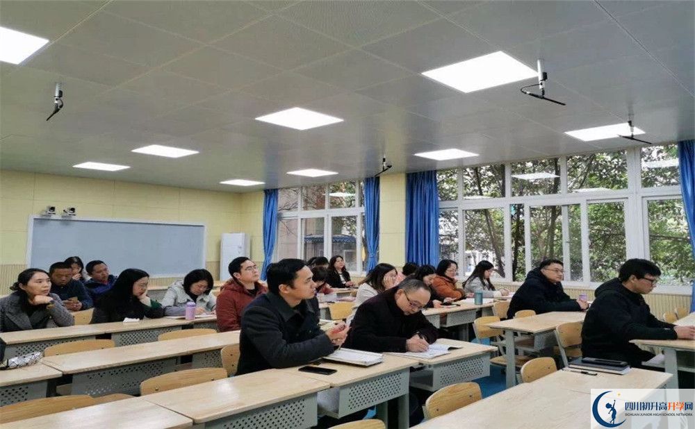 四川師范大學(xué)附屬中學(xué)是怎么樣的學(xué)校？