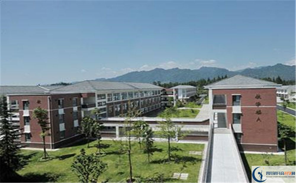 青城山高級(jí)中學(xué)是怎么樣的學(xué)校？