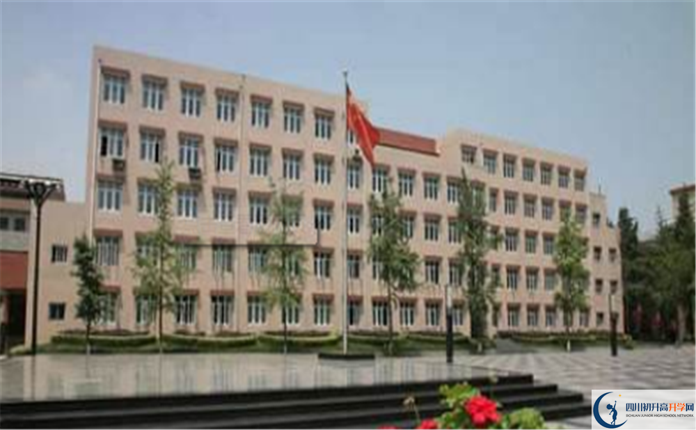 成都西藏中學(xué)的學(xué)費(fèi)大概多少？