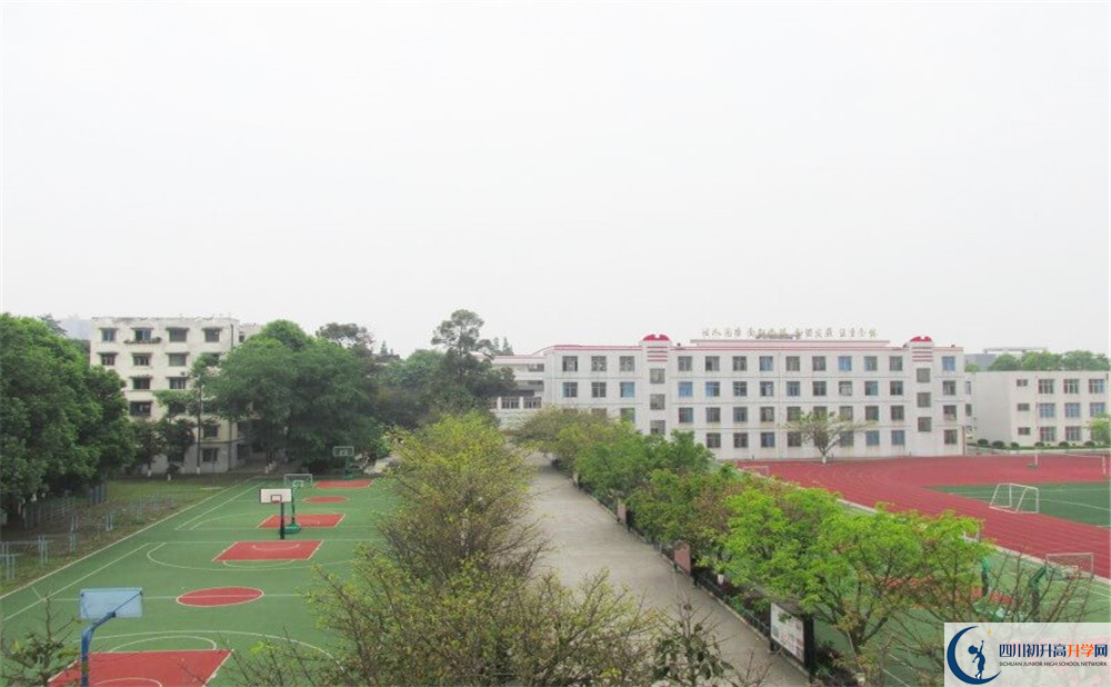 青白江中學(xué)初升高的分?jǐn)?shù)線是多少？