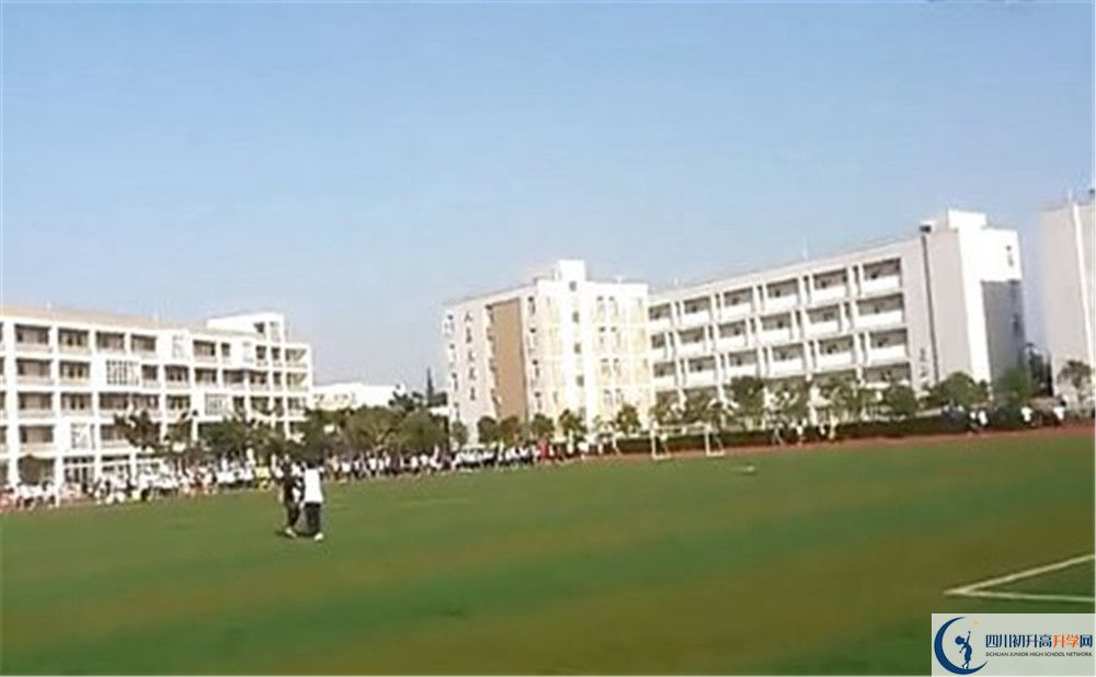 郫縣四中的學(xué)費(fèi)大概多少？