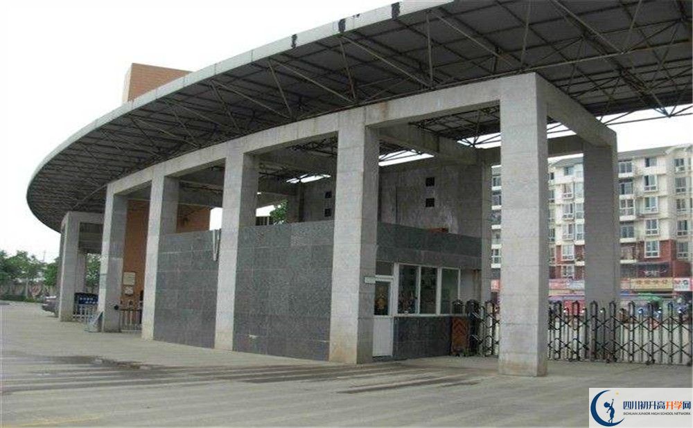 成都市龍泉中學的老師好不好？