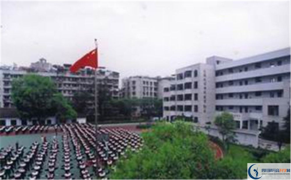 上成都市第十七中學的分數(shù)線是多少？