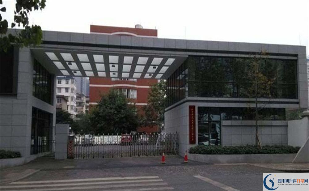 北師大成都實驗中學的高中住宿好不好？