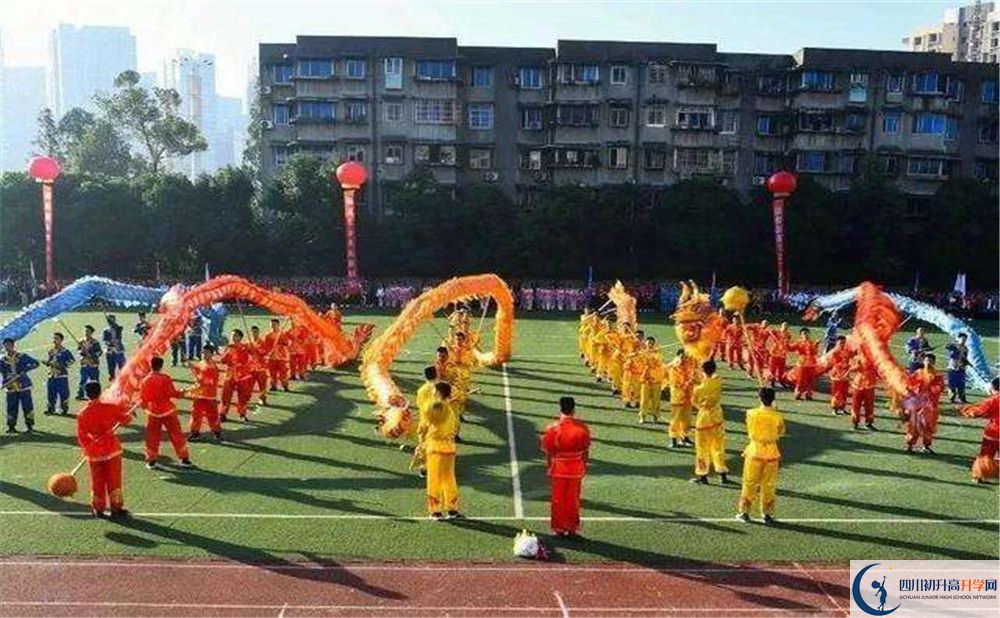 成都七中八一學(xué)校一學(xué)期的學(xué)費是多少？