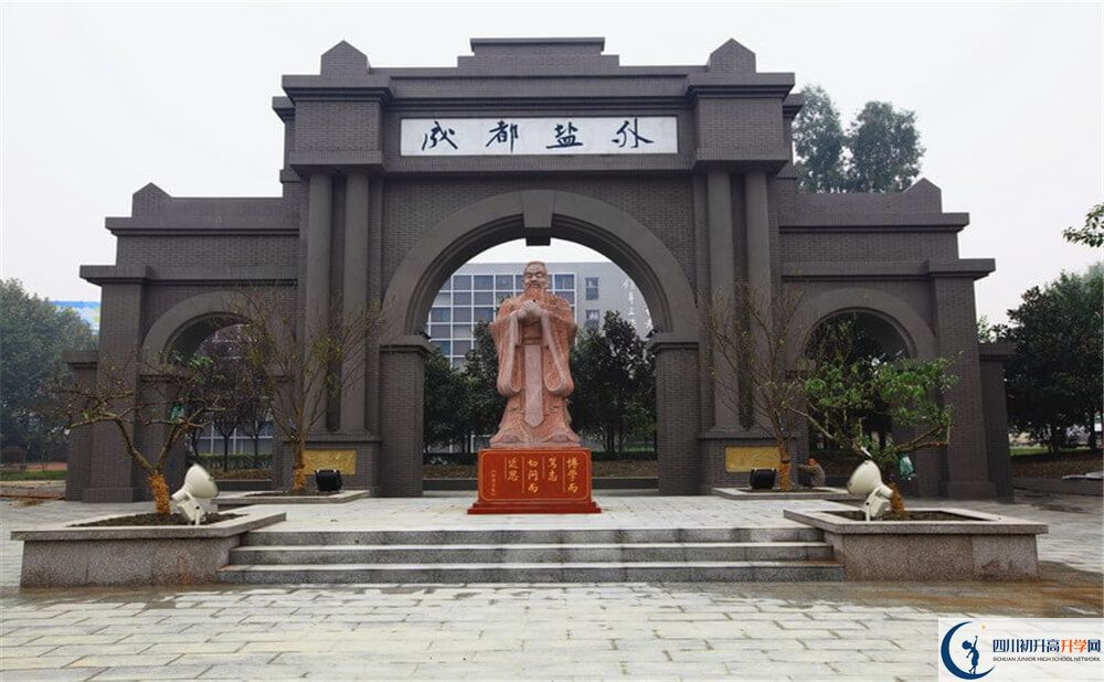 鹽道街外國語學(xué)校一學(xué)期的學(xué)費(fèi)是多少錢？