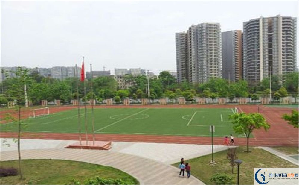 金堂實驗中學(xué)的高中住宿好不好？