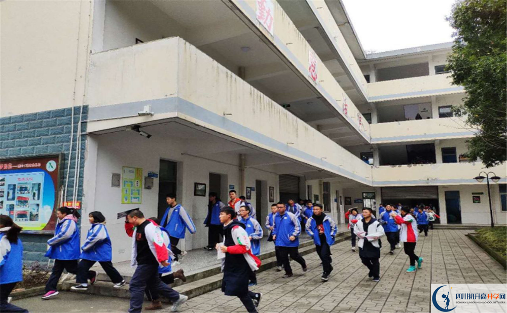 樹德懷遠(yuǎn)中學(xué)的高中住宿好不好？