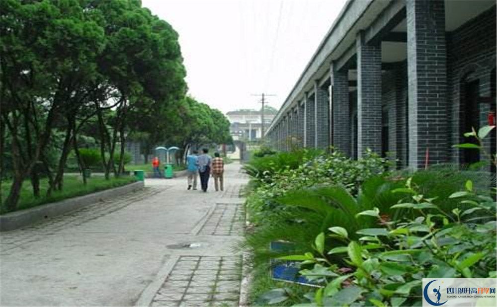 安仁中學(xué)的學(xué)費(fèi)一期是多少？
