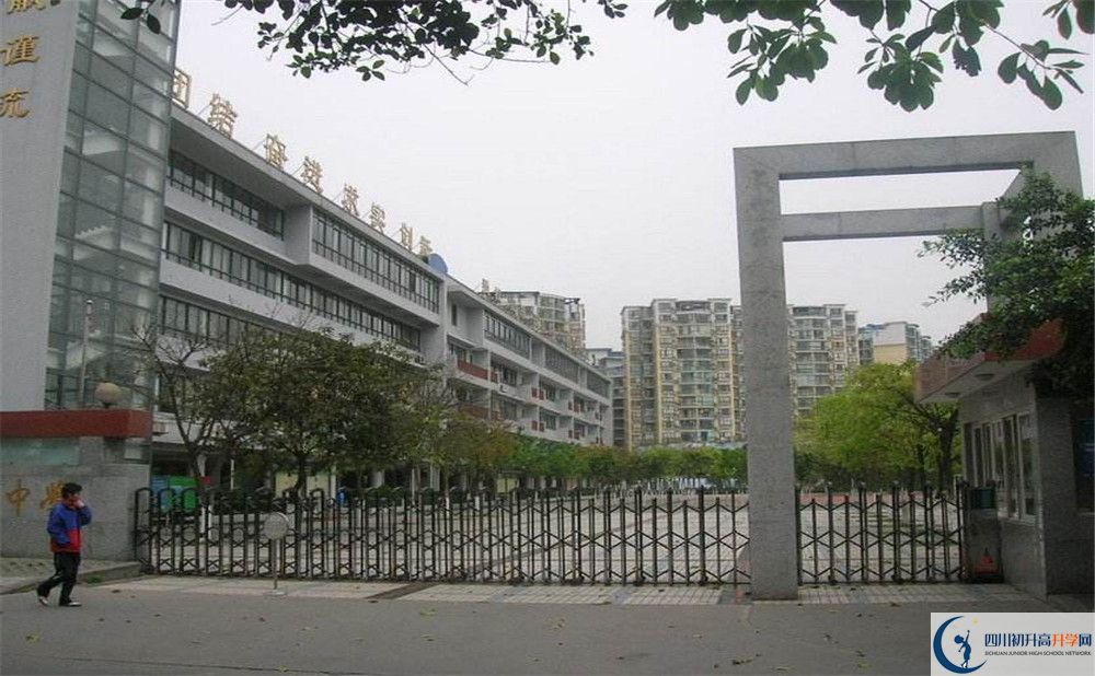 成都玉林中學(xué)高中歷年來的分?jǐn)?shù)線是多少？