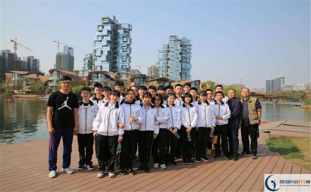 近幾年鹽道街外國語學校高中錄取的分數(shù)線是多少？