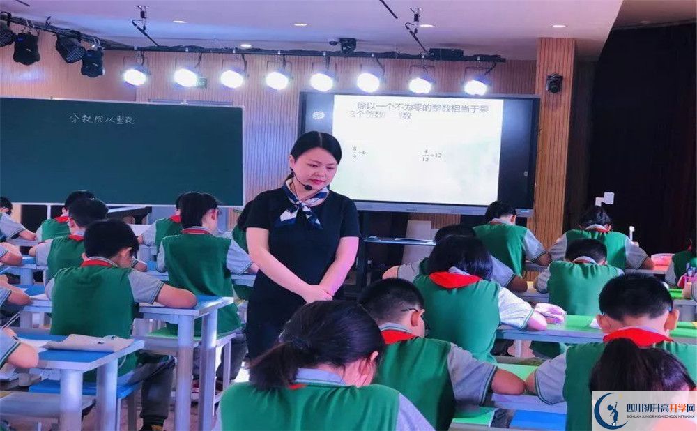 成都實外新都五龍山學(xué)校地址怎么走？