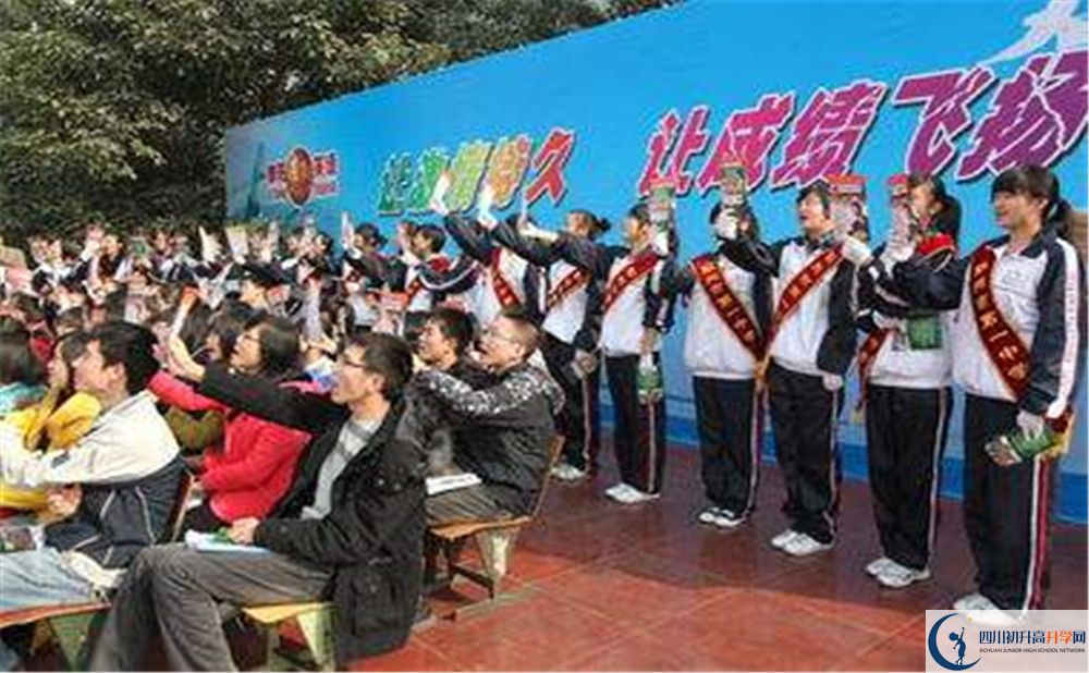 彭州一中高一多久放一次假？