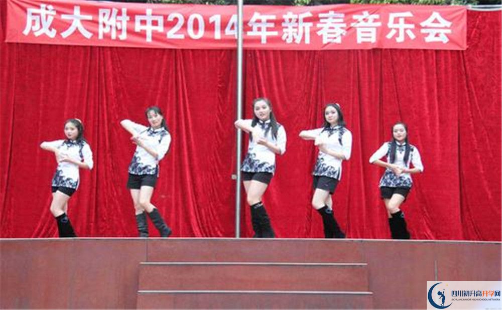 成都大學(xué)附屬中學(xué)2020年外地生學(xué)費(fèi)是多少？