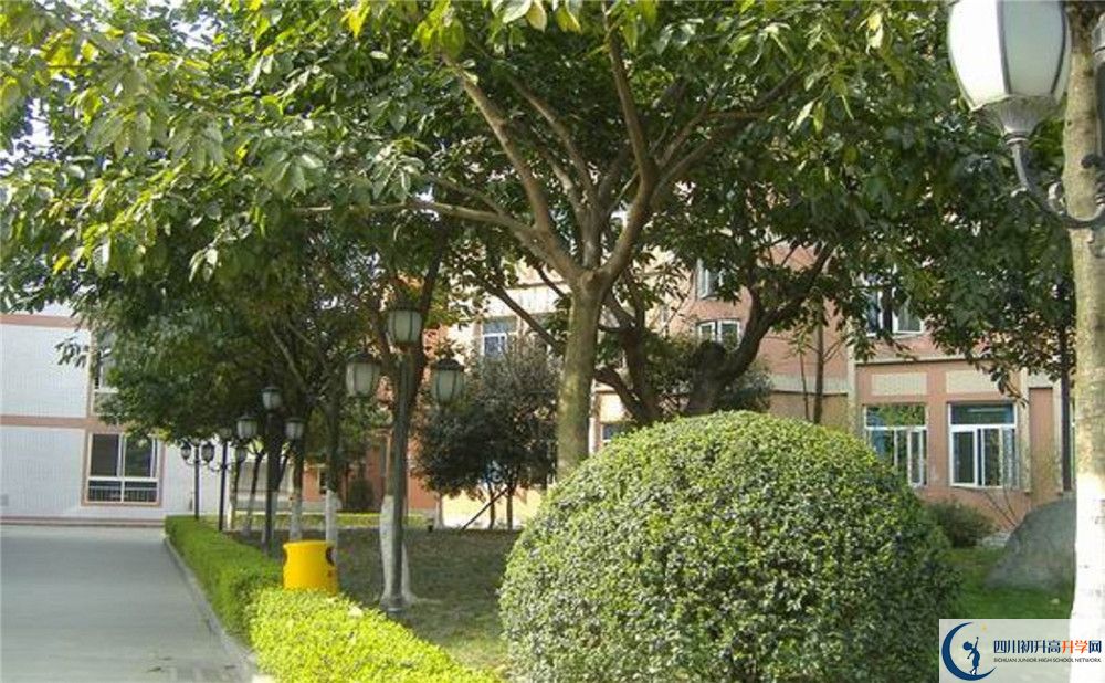 成都西川中學的高中住宿怎么樣？