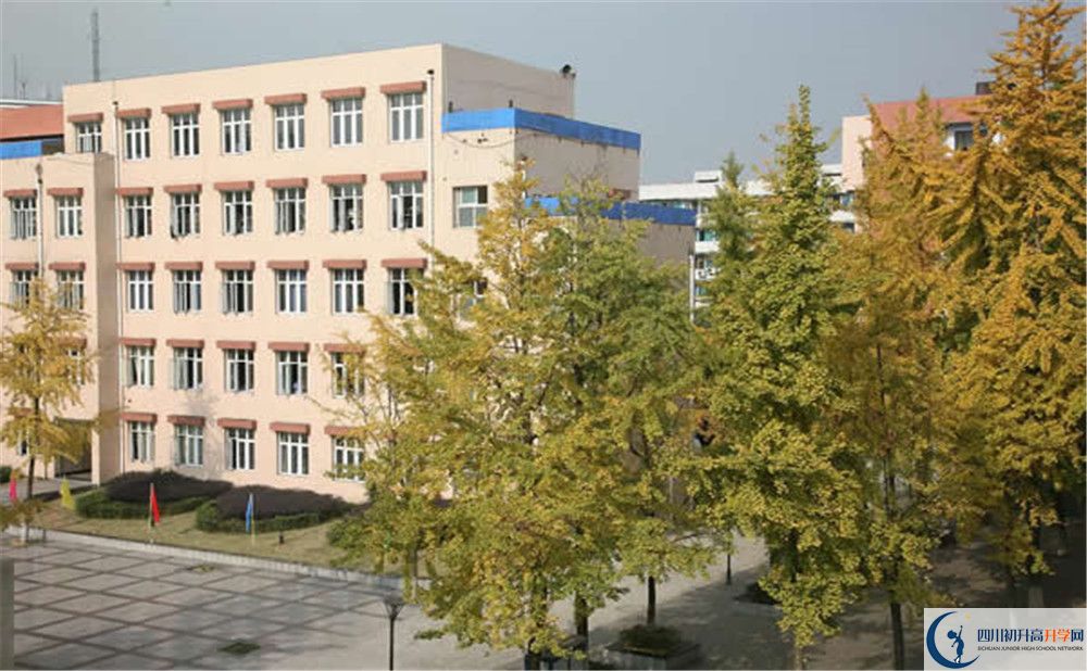 成都西藏中學(xué)的高中住宿怎么樣？