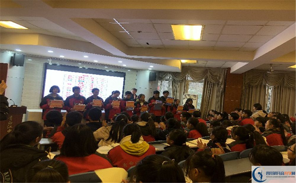 青白江中學(xué)2020年外地生學(xué)費是多少？