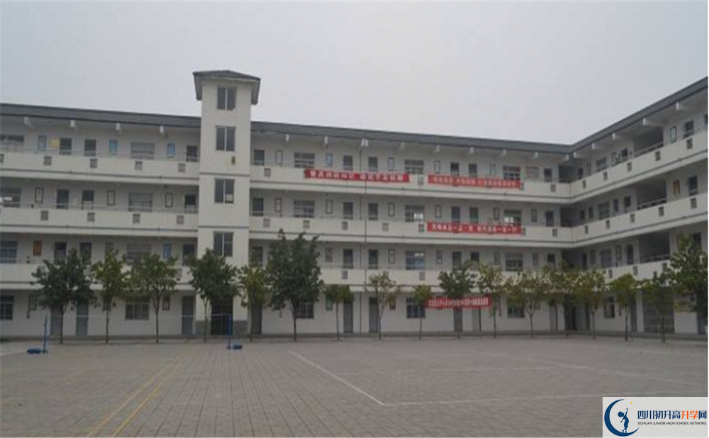 成都市太平中學的高中住宿怎么樣？