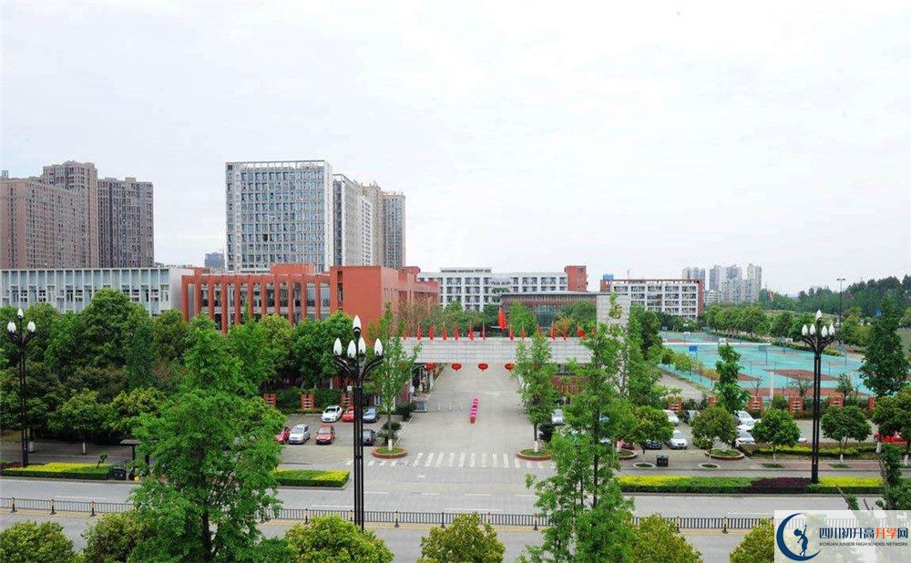 香城中學(xué)2020年外地生學(xué)費(fèi)是多少？