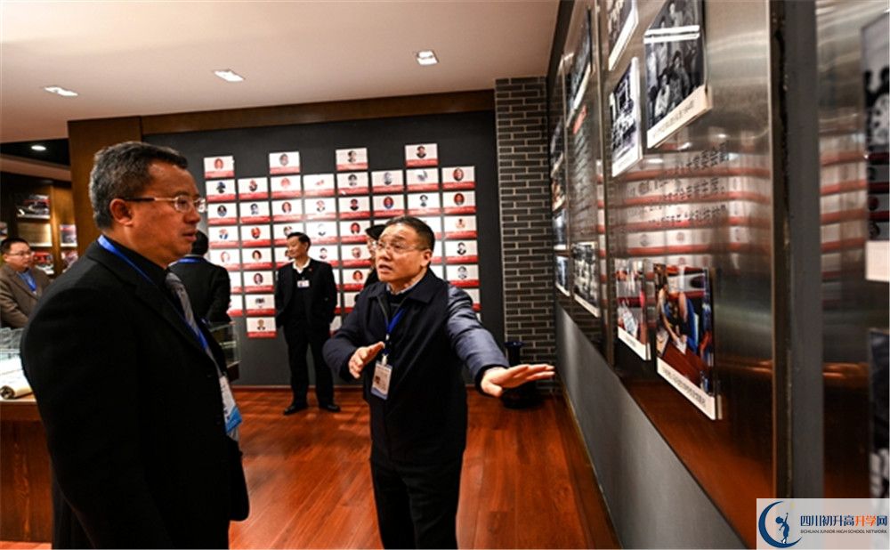 成都十二中平行班與實驗班差多少？