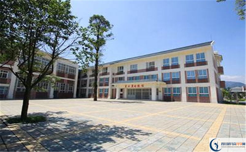 青城山高級中學(xué)平行班與實驗班差多少？