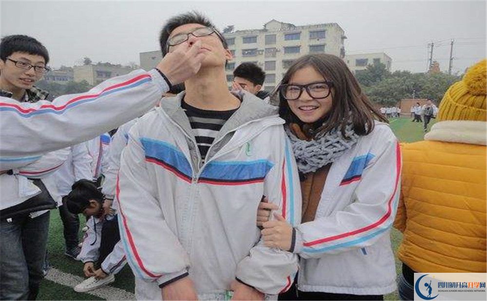 蜀城中學是私立還是公立學校？