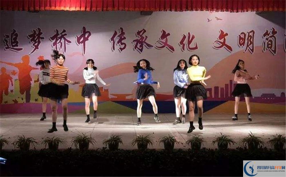 簡(jiǎn)陽(yáng)石橋中學(xué)平行班與實(shí)驗(yàn)班差多少？