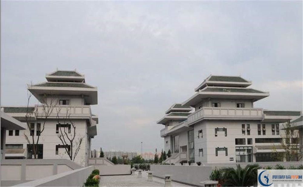 成都石室中學是重點中學嗎？