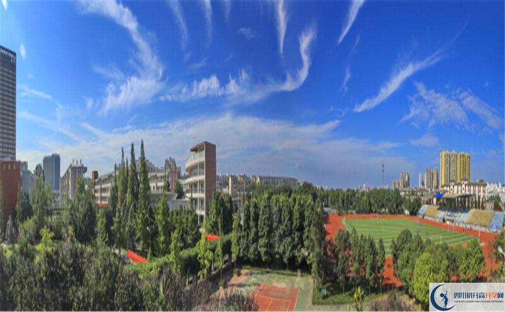 成都市龍泉中學實驗班人數(shù)是多少？