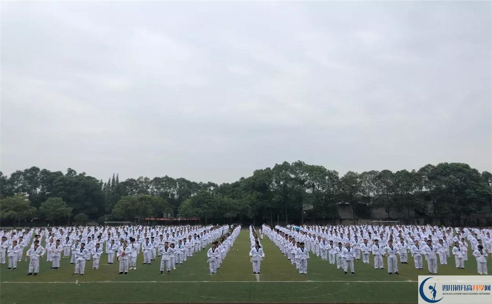 2020郫縣二中初升高分班考試題難不難？
