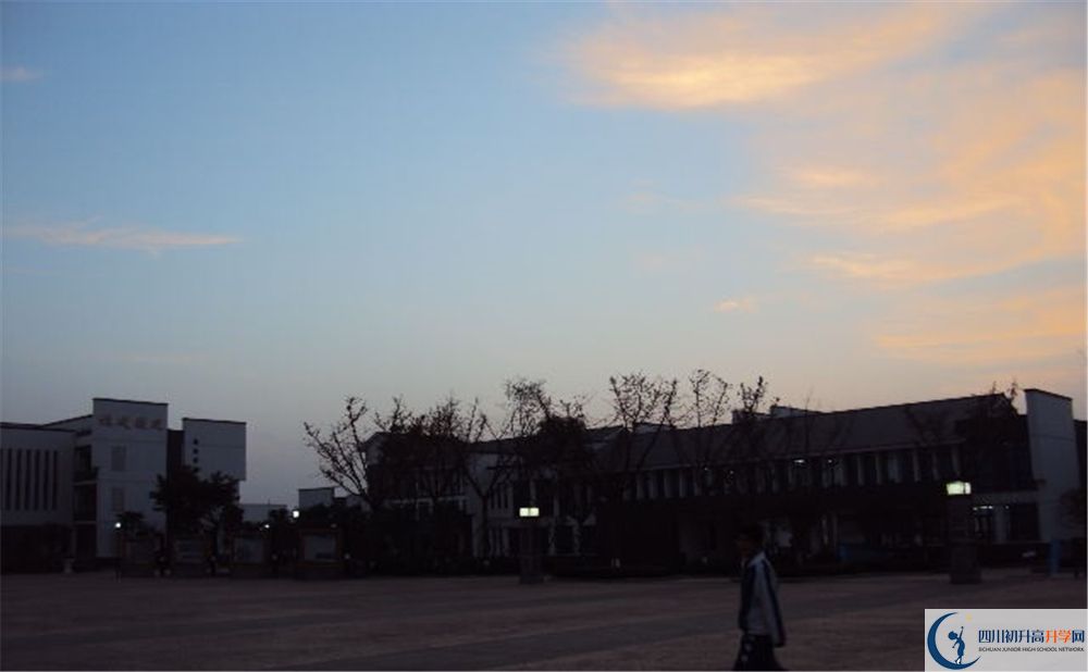 石室白馬中學(xué)高中平行班怎么樣？