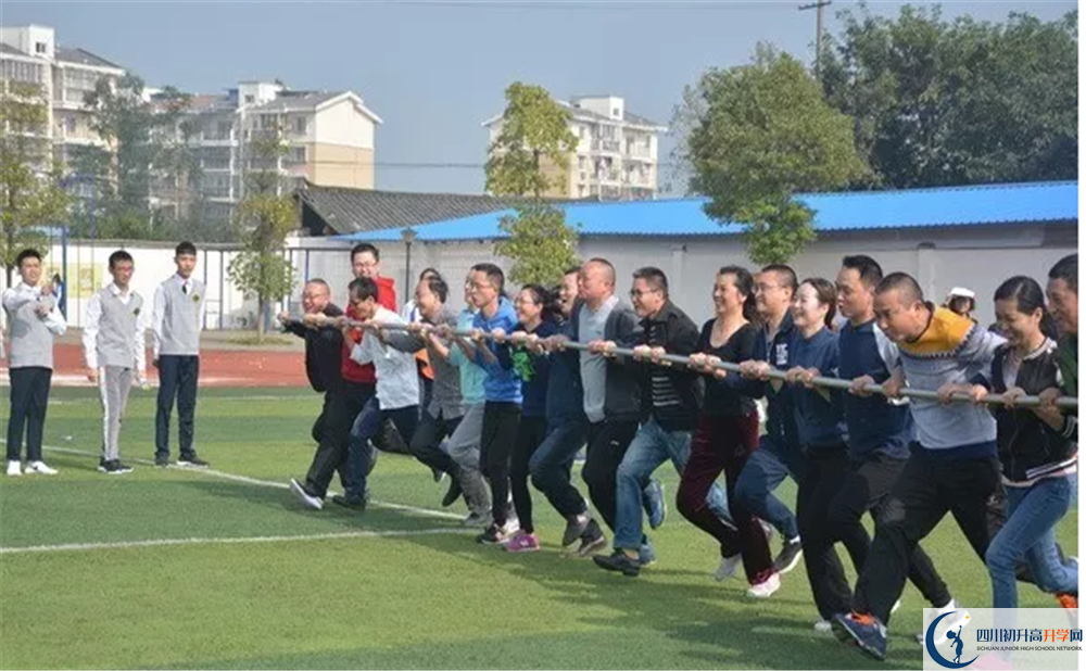 高埂中學(xué)是私立收費(fèi)嗎？