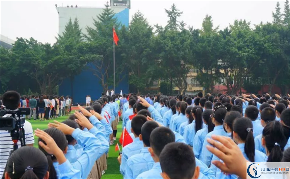四川師范大學(xué)實驗外國語學(xué)校實驗班學(xué)費貴嗎？