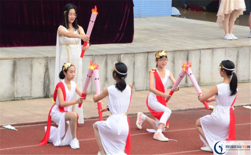 成都市泡桐樹中學(xué)與成都七中實(shí)驗(yàn)學(xué)校哪一個好？