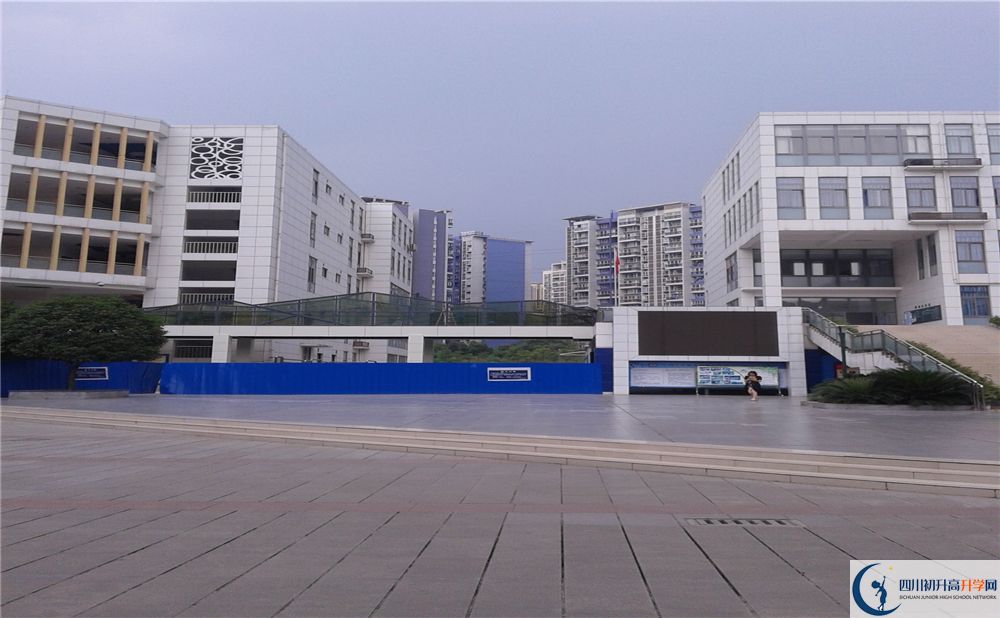 成都市第三中學(xué)高中分班考試難嗎？