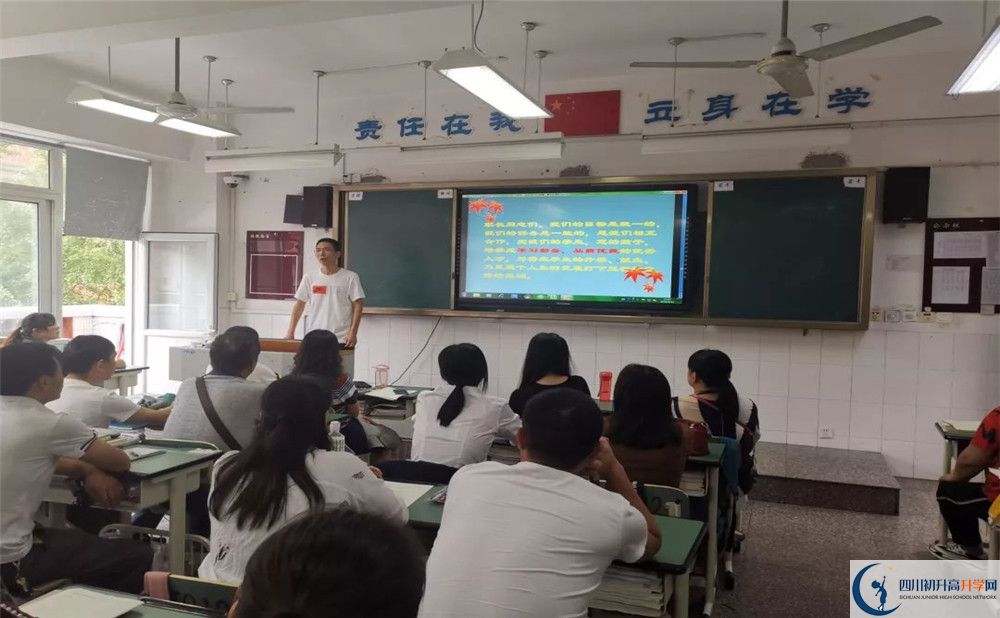 成都經(jīng)濟(jì)技術(shù)開發(fā)區(qū)實(shí)驗(yàn)中學(xué)實(shí)驗(yàn)班學(xué)費(fèi)貴嗎？