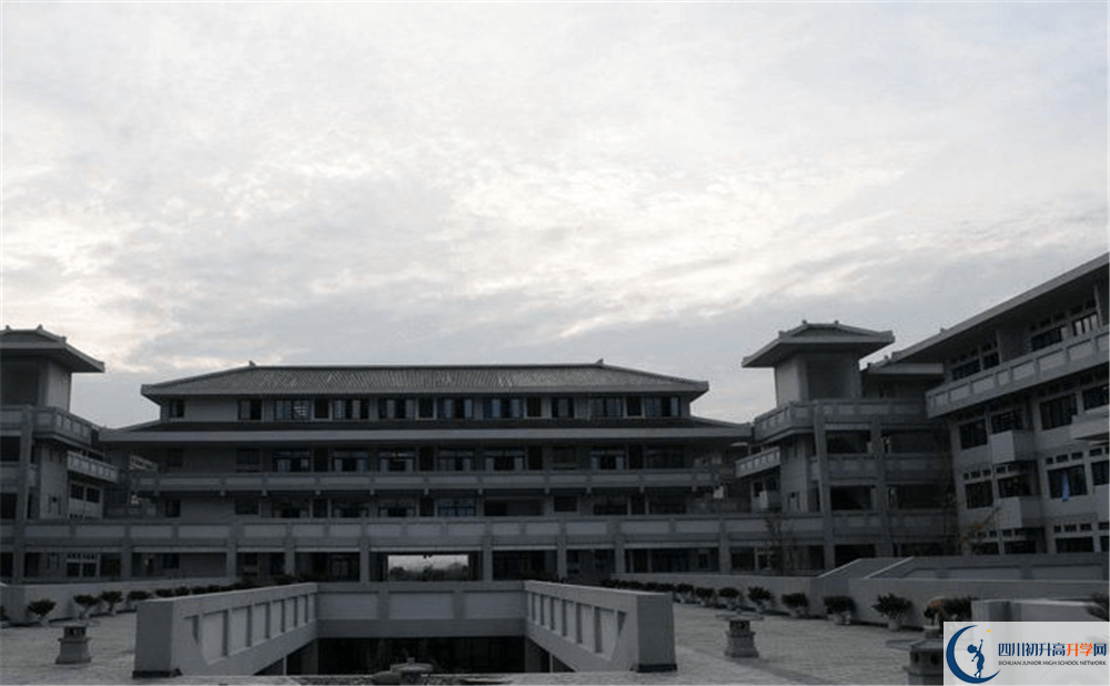 成都石室中學(xué)北湖校區(qū)與成都七中實(shí)驗(yàn)學(xué)校哪一個(gè)好？