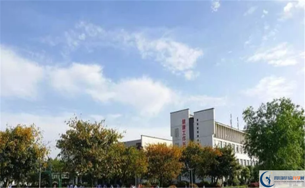 石室白馬中學(xué)實驗班學(xué)費貴嗎？