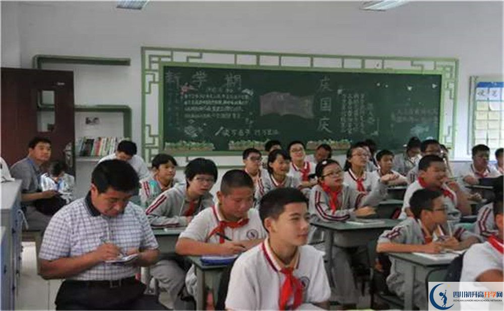 石室聯(lián)合中學蜀華分校在校學生總人數(shù)是多少？