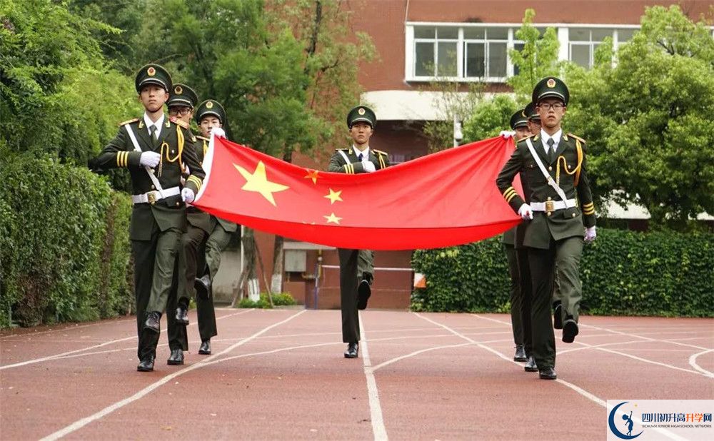 成都七中八一學(xué)校在校學(xué)生總?cè)藬?shù)是多少？