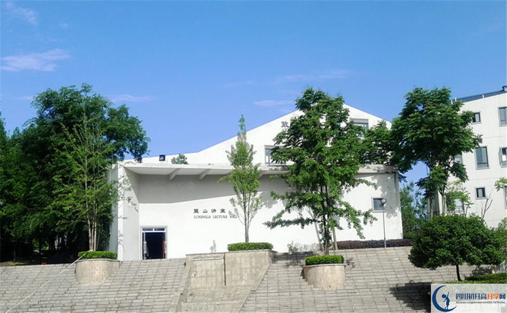 成都實驗外國語學(xué)校（西區(qū)）在校學(xué)生總?cè)藬?shù)是多少？