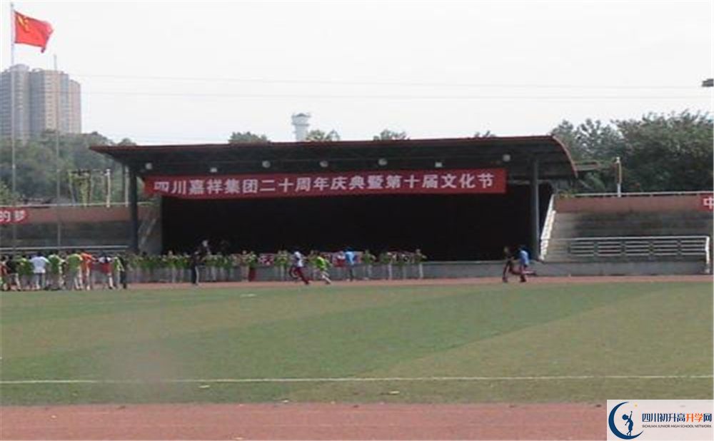 成都嘉祥外國語學(xué)校在校學(xué)生總?cè)藬?shù)是多少？