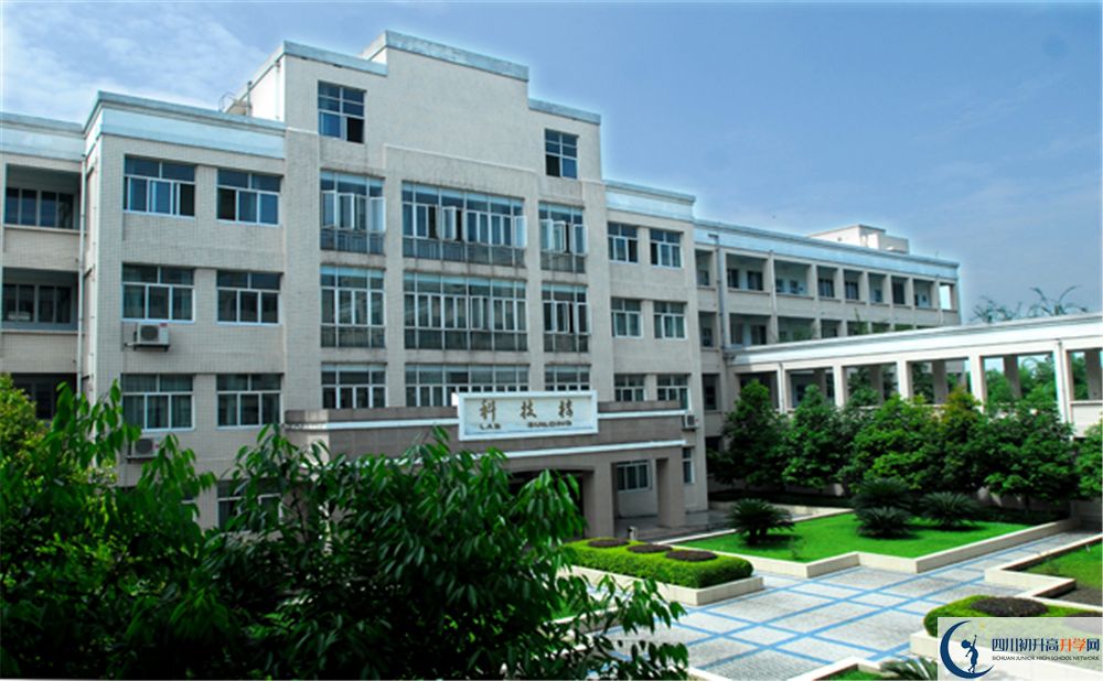 成都棠湖外國語學校在校學生總人數是多少？