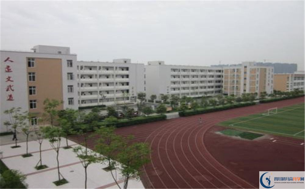郫縣一中在校學生總?cè)藬?shù)是多少？