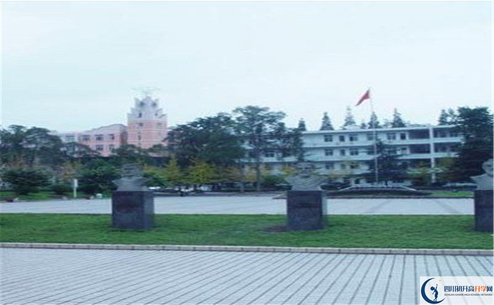 郫縣二中在校學生總人數(shù)是多少？