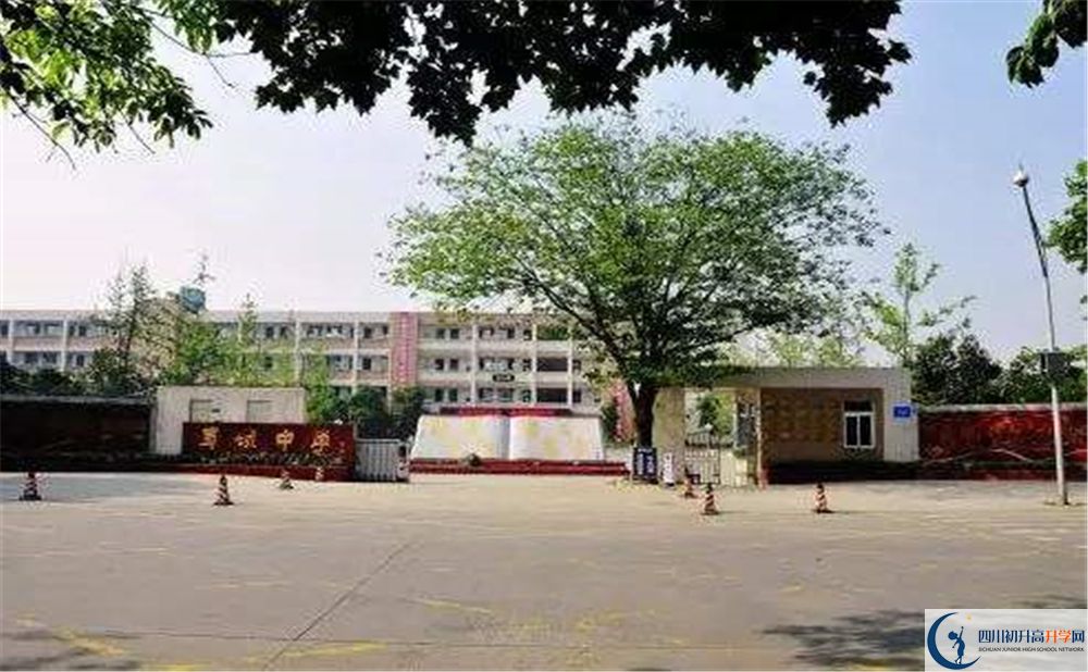 蜀城中學補課嗎？