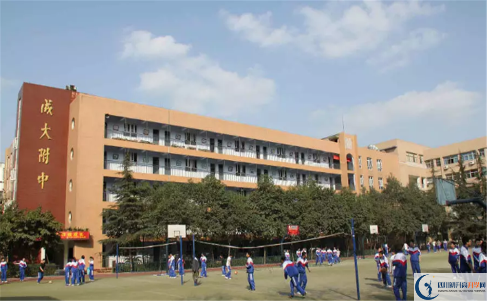 成都大學(xué)附屬中學(xué)軍訓(xùn)多久？